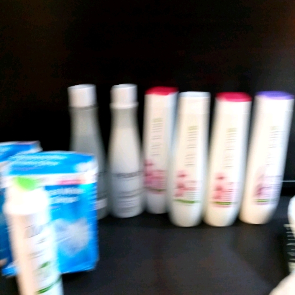 Biolage shampoos&conditioners 6total necud/oral b.